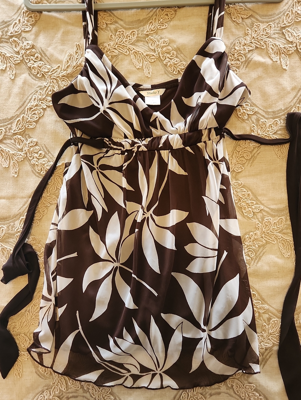 Studio Y Black & White Floral V-Neck Tank Top